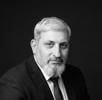 Виктор Макаев